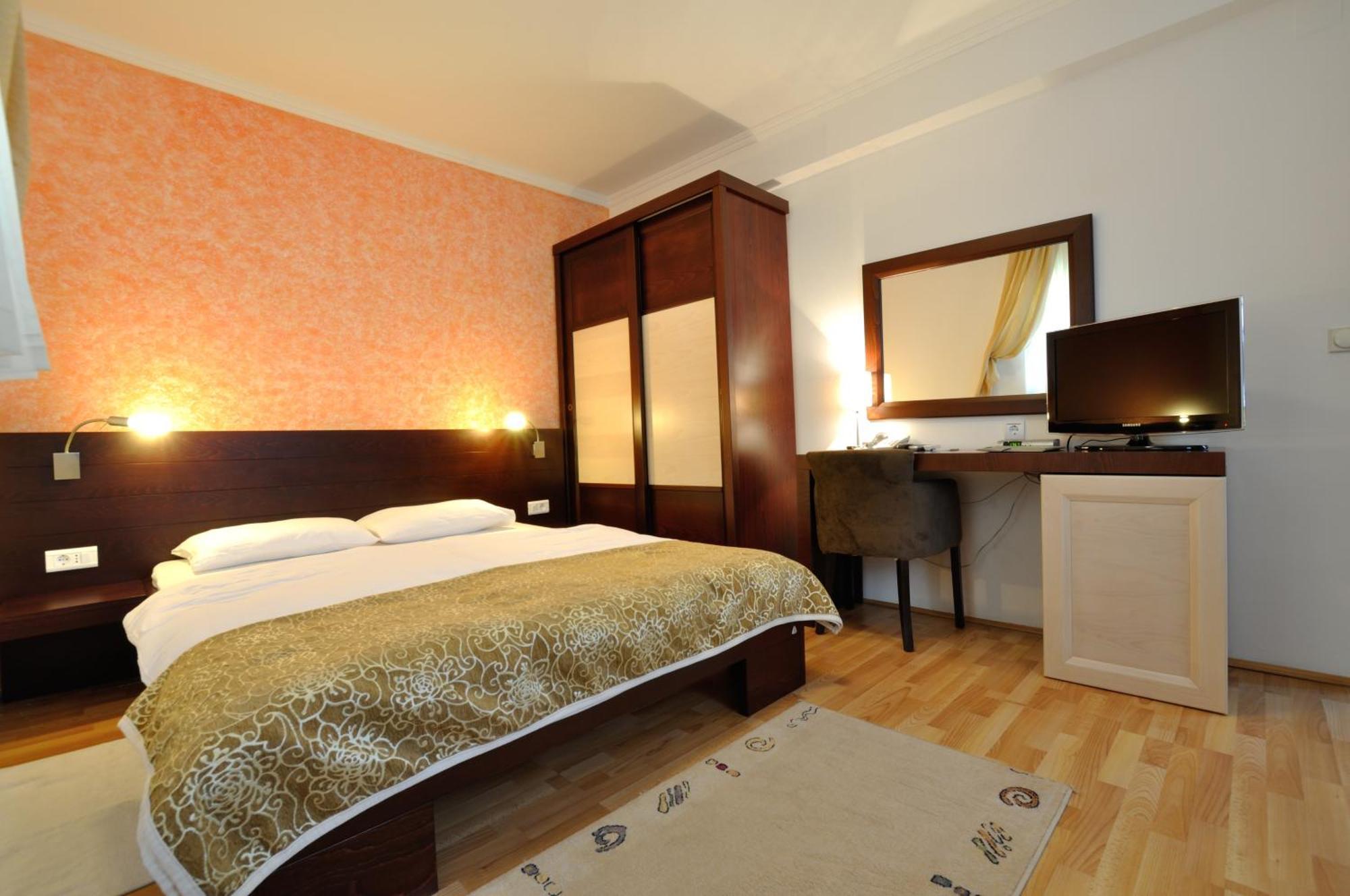 Vila Duric - Ex Hotel Duric Petrovac 외부 사진