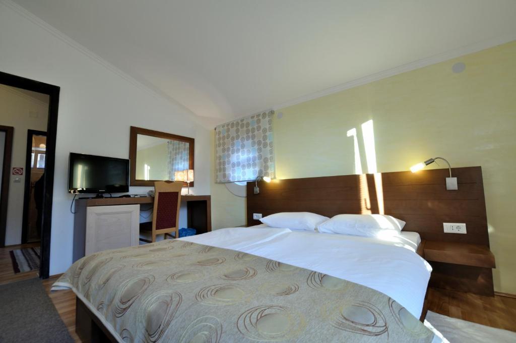 Vila Duric - Ex Hotel Duric Petrovac 객실 사진