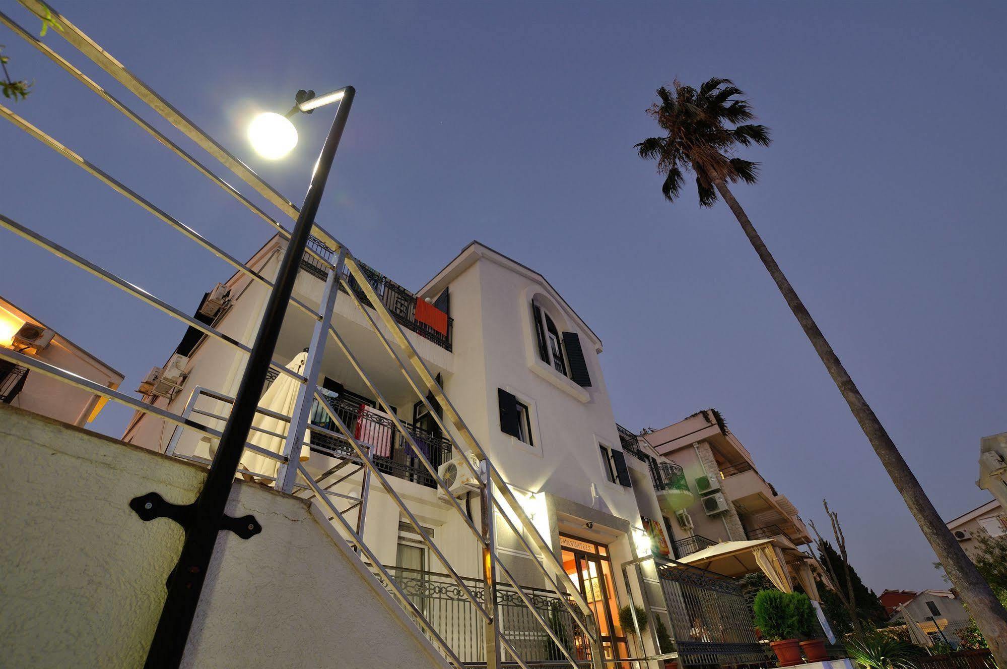 Vila Duric - Ex Hotel Duric Petrovac 외부 사진