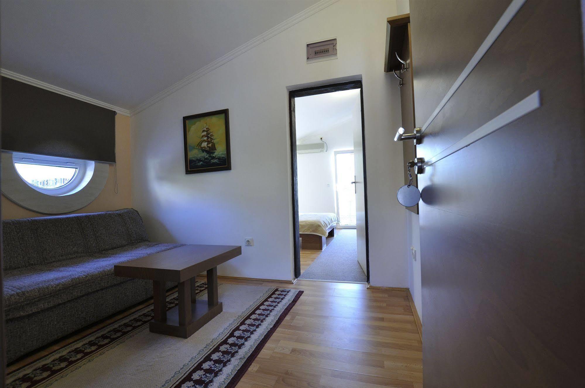Vila Duric - Ex Hotel Duric Petrovac 외부 사진