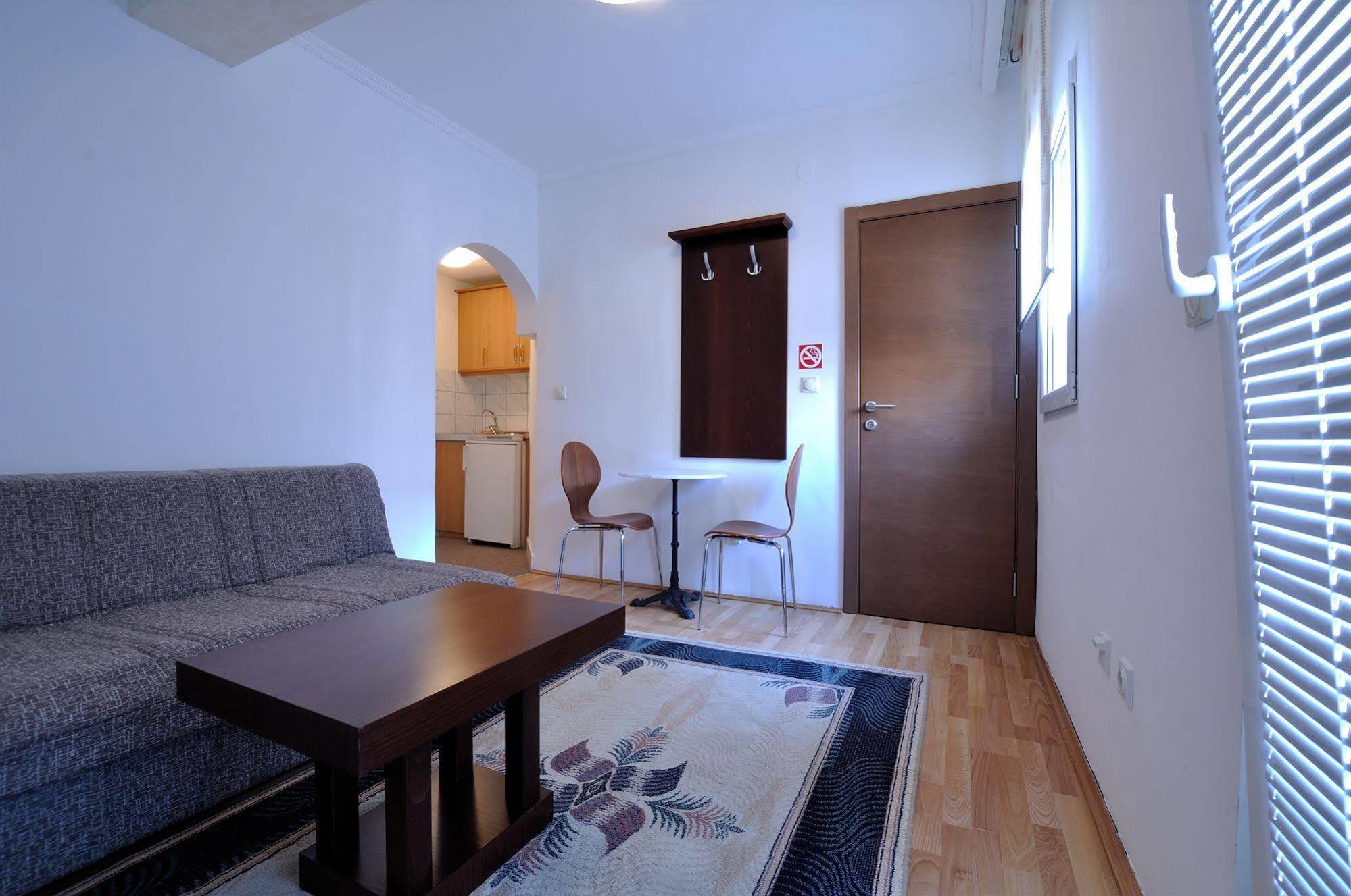 Vila Duric - Ex Hotel Duric Petrovac 외부 사진