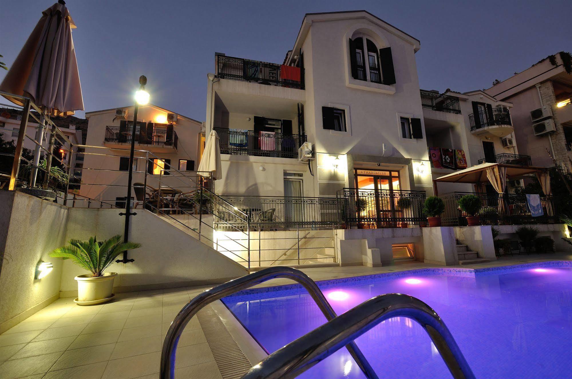 Vila Duric - Ex Hotel Duric Petrovac 외부 사진