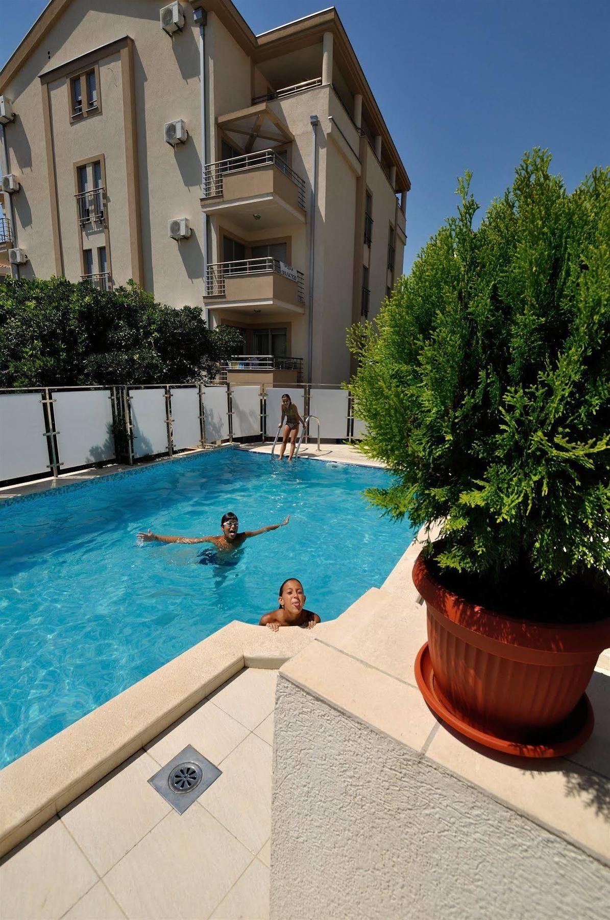 Vila Duric - Ex Hotel Duric Petrovac 외부 사진
