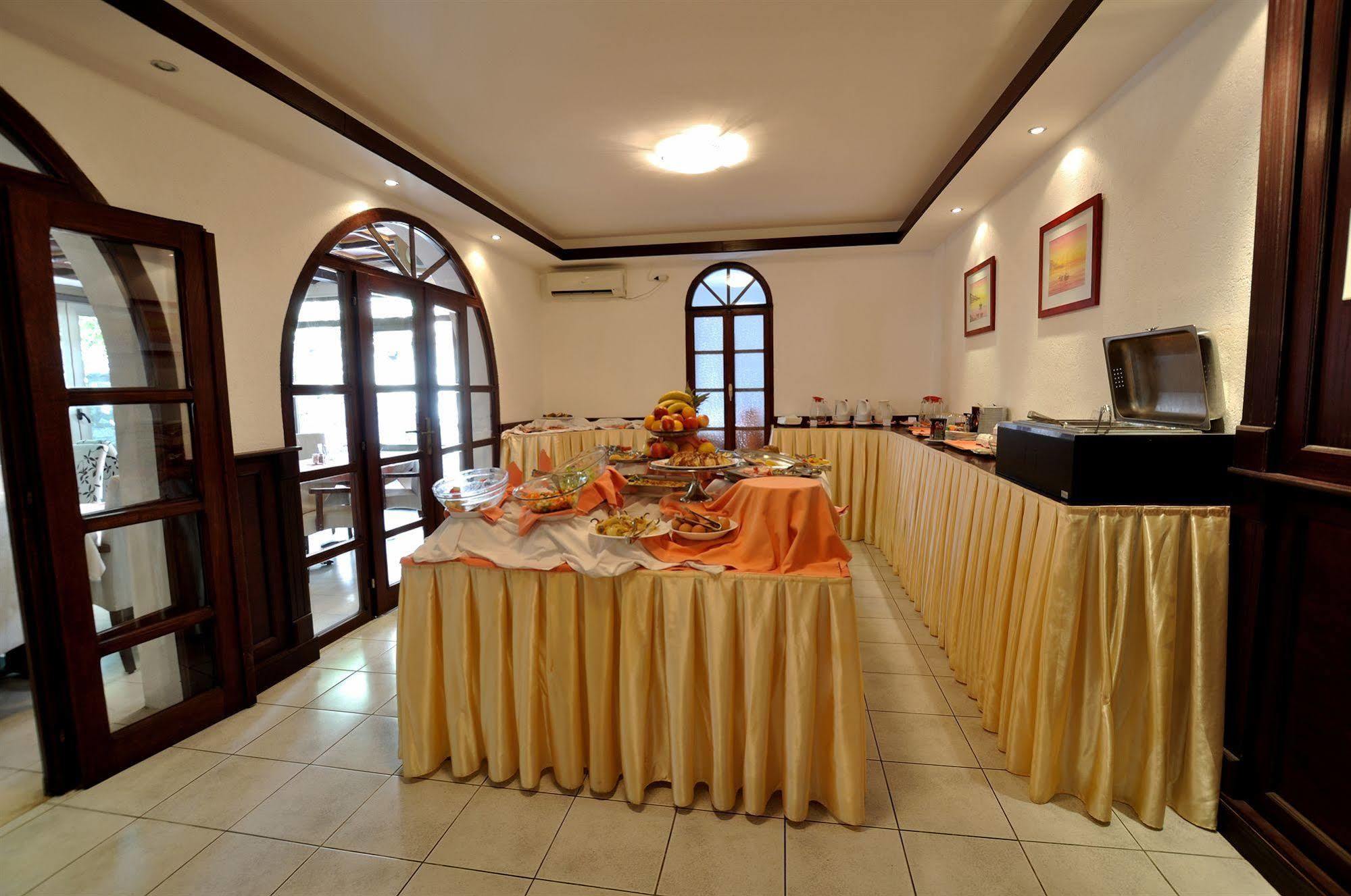 Vila Duric - Ex Hotel Duric Petrovac 외부 사진