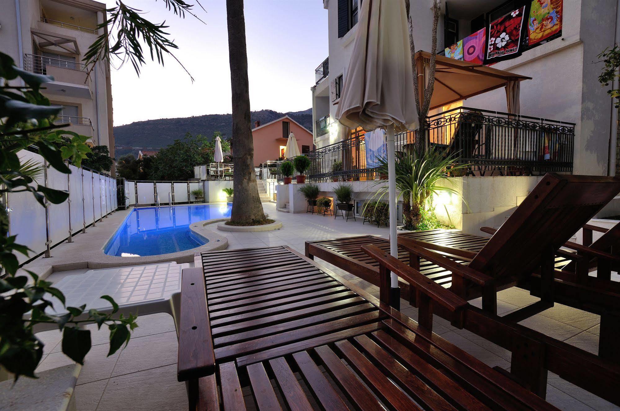 Vila Duric - Ex Hotel Duric Petrovac 외부 사진